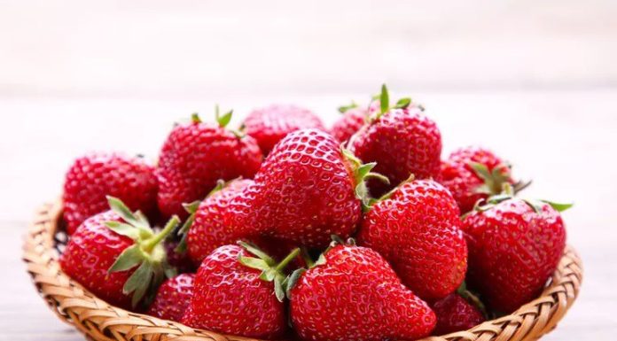 Strawberries are ripe and affordable but prone to mold, so learn this method to preserve them longer.