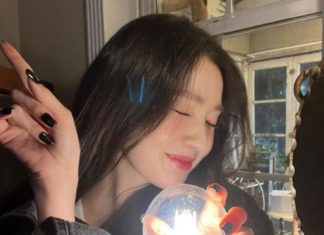 Learn the art of sweet and natural Korean makeup, so light it’s like wearing nothing at all