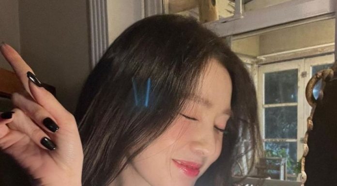 Learn the art of sweet and natural Korean makeup, so light it’s like wearing nothing at all