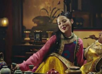 Why does a concubine need to be taken back to the palace by the eunuch after being granted a royal audience?