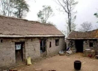 The Rain Falls on a Grave, Revealing the Noble; The Rain Falls on a Coffin, Disappearing the Wealthy