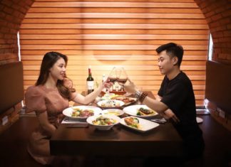 A Collection of Memorable and Touching Status Updates: Reflecting on the Past with Nostalgia