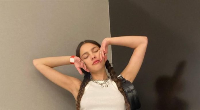 Stylish “IT-girls” embracing the shimmering gold trend with stunning fashion choices accessible to all