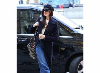 Anne Hathaway’s Top 4 Fashion Staples for Eternal Youthfulness at 40+