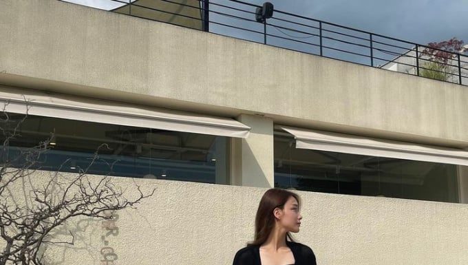 Long dresses paired with this top style guarantees a stylish fall street look