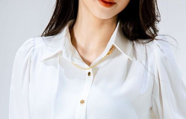 Unveiling the Secret to Effortless Elegance: 4 Must-Have White Tops for a Polished and Sophisticated Wardrobe
