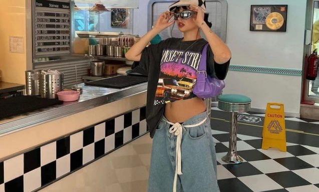 Endless Ways to Style Oversized T-Shirts: Pair with Pants or Skirts for a Stunning Look