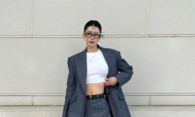 Upgrade Your Style with Basic White Shirts to Enhance Your Skin Tone and Look 5 Years Younger