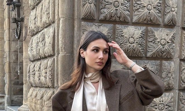 Freshen up your fall wardrobe with stylish blazer outfits for a trendy look.