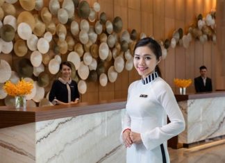 “3 Magic Phrases to Say to the Front Desk When Checking into a Hotel”