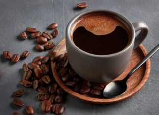 Is it harmful to drink tea with coffee? Many people often consume both without knowing the consequences.