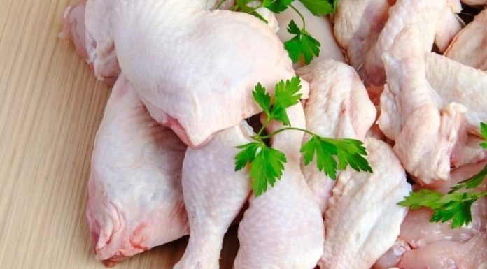 Boiled chicken without salt and broth, try boiling with this water, the chicken will be firm and the meat will be tender and flavorful.