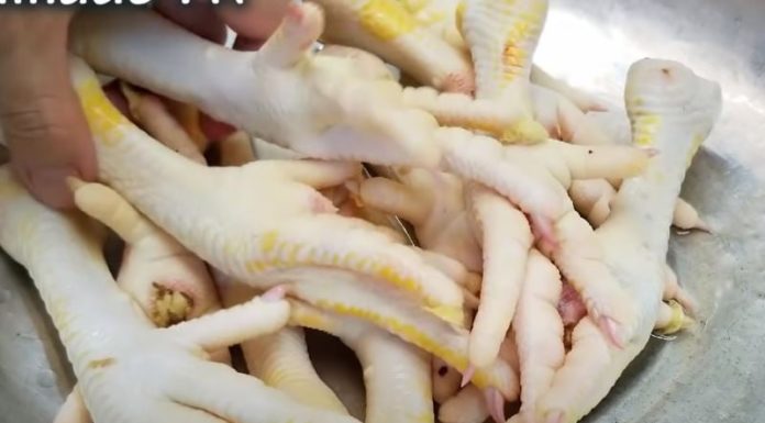 Boiled chicken with this spice, golden and crispy skin