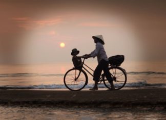 Don’t complain to your children if you want a happy family, no matter how hard life is