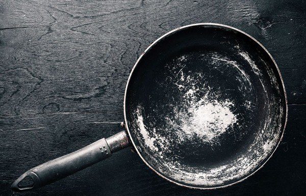 Surprising Result after Wife Pours Fresh Milk into Old Pan