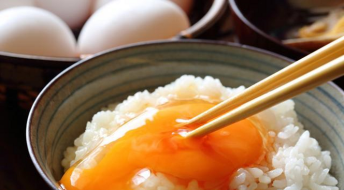 Should I Mix Rice with Egg Before Frying?
