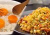 Crack the egg into the pan or stir-fry the rice first to evenly cook the golden fried rice with perfectly plump grains