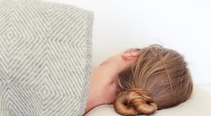 Harmful Bedtime Habits that Cause Hair Breakage and Tangles with Ease