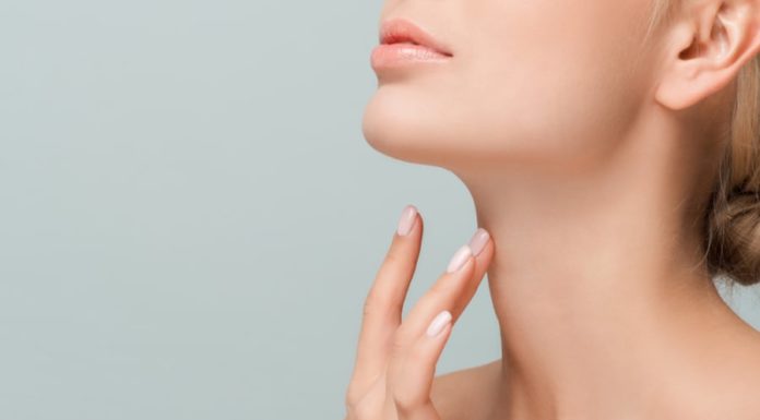 5 Fundamental Mistakes that Make Your Neck Wrinkled and Aging Fast You Should Know