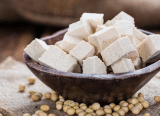 How to distinguish between clean and contaminated tofu to avoid getting sick