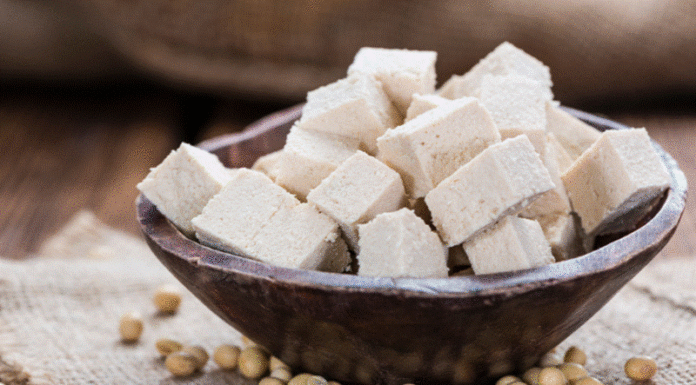 How to distinguish between clean and contaminated tofu to avoid getting sick