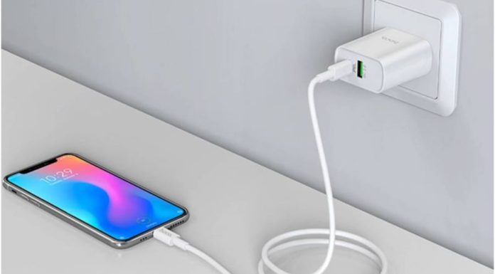 Small-buttoned phone: Turn it on for 10x faster battery charging, without harming the device.