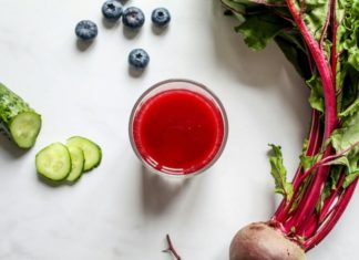 Tips for using cucumbers to eliminate dark circles and eye bags after a long, tiring night