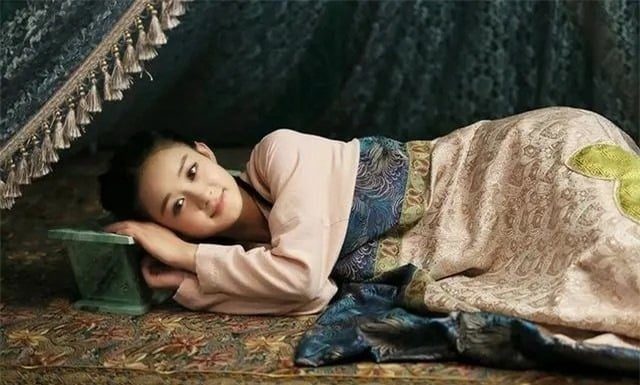 Why did ancient Chinese women often carry a pillow when having an affair? Surprising reasons you wouldn’t expect.