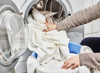 4 Common Mistakes Women Make When Washing Bed Sheets
