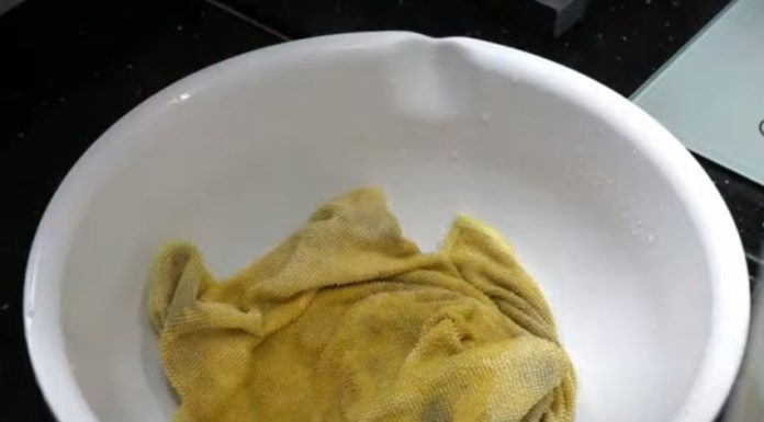 Clean your kitchen towel in this magical liquid, all the grease and dirt will disappear automatically.