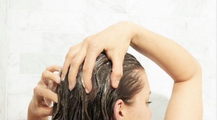 Unlock the secrets to properly washing your hair to reduce oily and greasy buildup in humid weather.