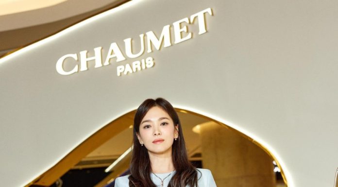 The perfect wardrobe essentials for fashionably elegant women over 40