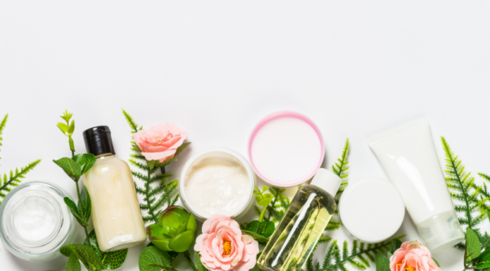 The scent in cosmetics is the culprit behind skin damage