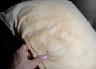 Golden Down Pillow: Wash Away Stubborn Stains with Ease, Achieve Sparkling Cleanliness and Refreshing Fragrance