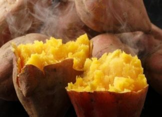 Boiling potatoes with only cold water is a foolish mistake: Add this one ingredient and potatoes will burst with sweetness