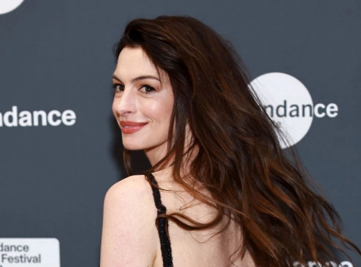 4 Age-Defying and Flattering Hairstyles Recommended by Anne Hathaway
