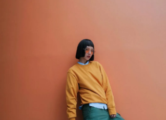 Learn how to layer your outfits like a true fashionista for a stunning and chic look this season