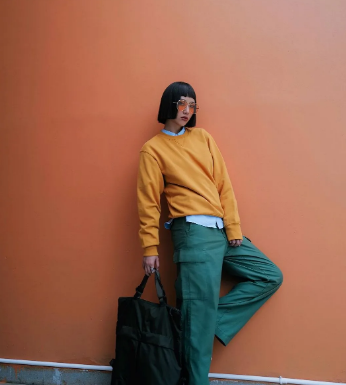 Learn how to layer your outfits like a true fashionista for a stunning and chic look this season