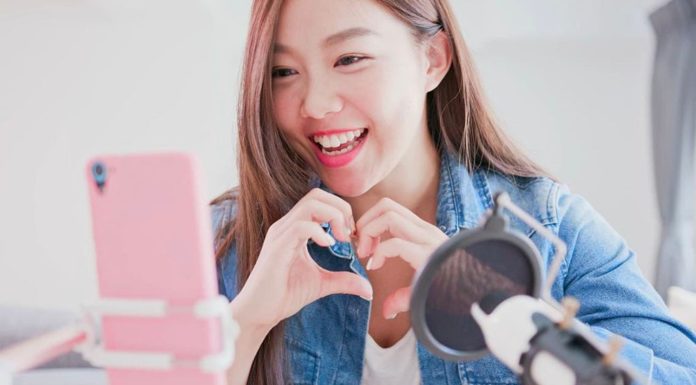 Can you make money by going live on TikTok? Ways to earn income through livestreaming