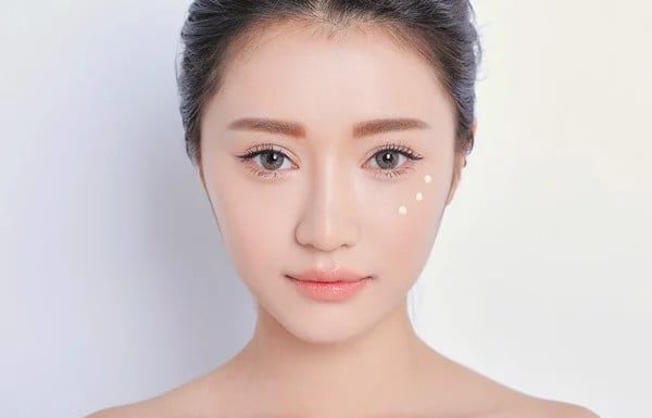 Expert Tips for Using Foundation to Create a Natural, Luminous, and Long-lasting Finish