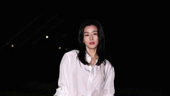 Jeon Ji Hyun: Mastering the Art of Neutral Fashion Styling for Women over 40