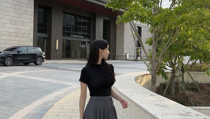 Sleek and Sophisticated Neutral-toned Outfit Sets for the Elegant Working Woman