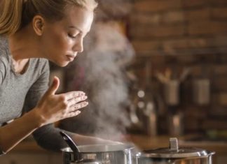 How to get rid of food odor from clothes