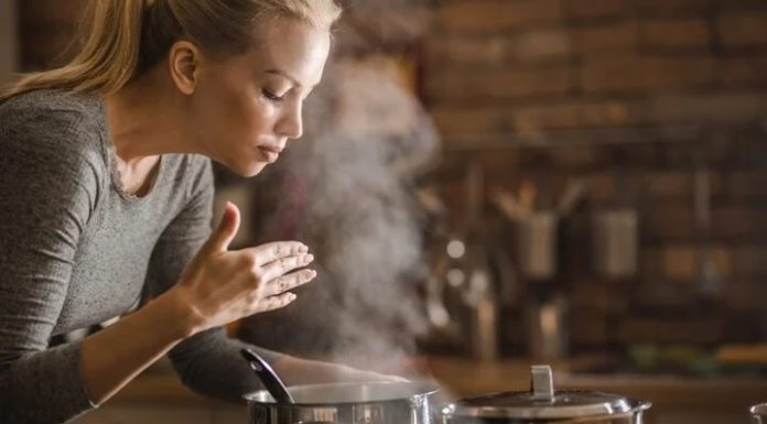 How to get rid of food odor from clothes