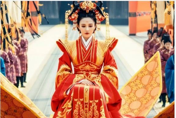 The Queen who remained loved by the King: Crowned as Empress while the Emperor still lived.