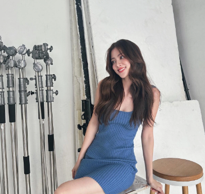 Learn the fashion secrets of “The Flying Leaf” beauty to wear simple but youthful outfits.