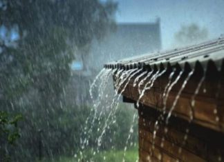 The meaning of ‘hứng lệ’ in the ancient saying ‘Building a house that fetches tears, crying twice in 3 years’ is what?