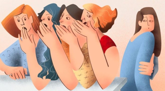3 Types of Colleagues Who Love Gossip: Especially Type 2, Stay as Far as Possible for Peace of Mind