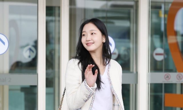 The female lead of the movie “Quật mộ trùng ma” looks younger than her actual age of over 30 with fashion hacks for anti-aging.