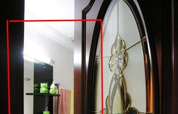 Should I Close the Bathroom Door? The Simple Answer Many People Get Wrong.